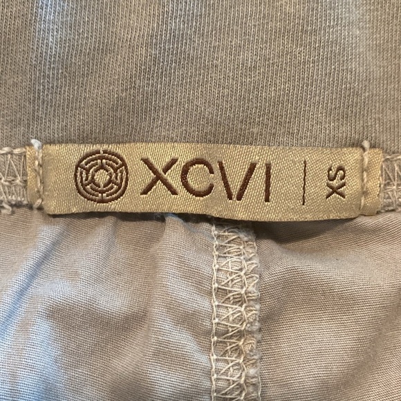XCVI Capri Gray Pants Size XS in Like New Condition - Picture 4 of 7